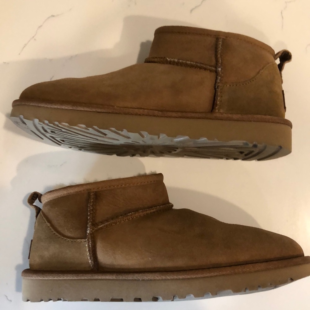 Ugg Mini Sherpa Boots NWOT Sz 7